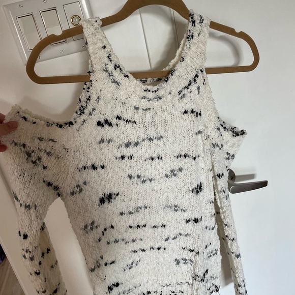 Design Lab open shoulder knit top, size S - Picture 3 of 3